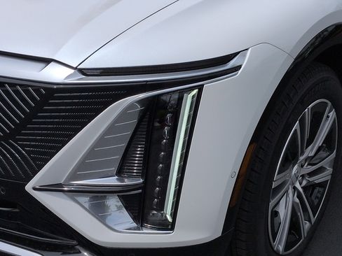 Used 2025 Cadillac Lyriq Luxury RWD image 6