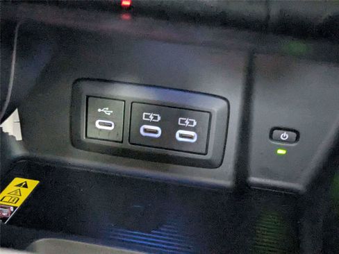 Certified 2024 Toyota Venza XLE AWD/4WD image 24