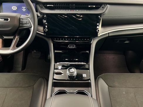 New 2026 Jeep Grand Cherokee Altitude AWD/4WD image 13