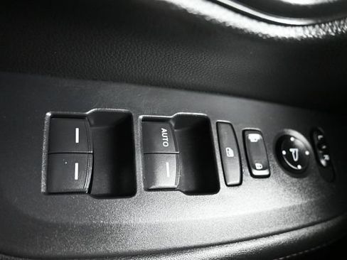 Used 2025 Honda HR-V LX image 23