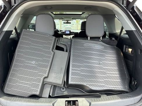 Used 2022 Ford Explorer XLT w/ Equipment Group 202A AWD/4WD image 17