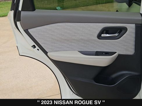 Used 2023 Nissan Rogue SV FWD image 18
