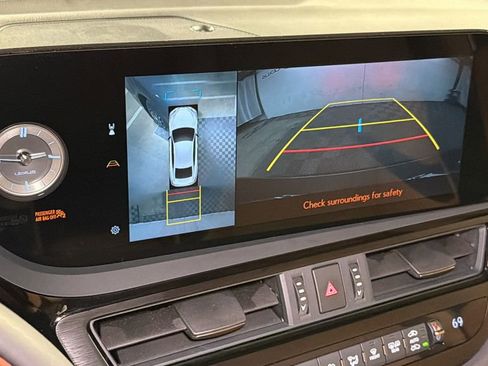 Used 2025 Lexus ES 300h w/ Technology Package image 24