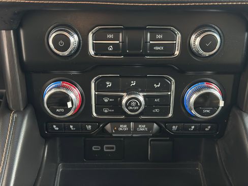 Used 2024 GMC Yukon XL AT4 image 21