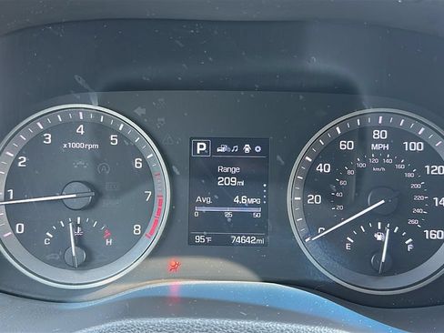 Used 2016 Hyundai Tucson SE w/ Option Group 02 FWD image 2