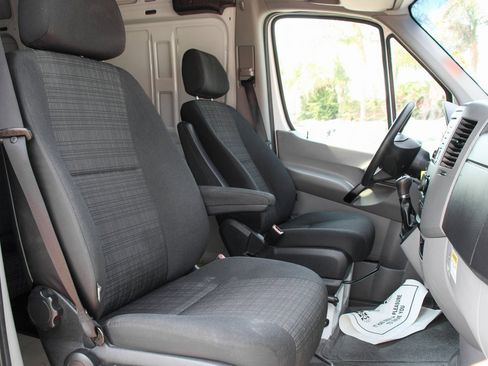 Used 2016 Mercedes-Benz Sprinter 2500 image 35