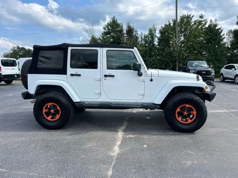 Used 2017 Jeep Wrangler Unlimited Sahara image 6