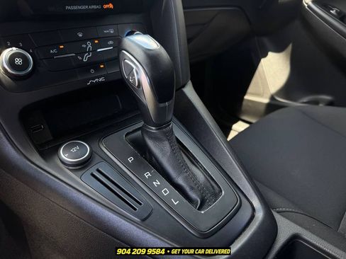 Used 2016 Ford Focus SE FWD image 16