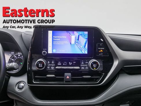 Used 2023 Toyota Highlander LE image 12