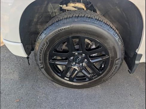 Used 2024 Chevrolet Silverado 1500 Custom image 5