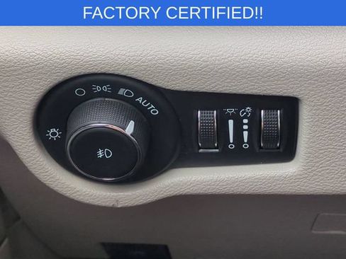 Certified 2023 Chrysler Pacifica Touring-L FWD image 18