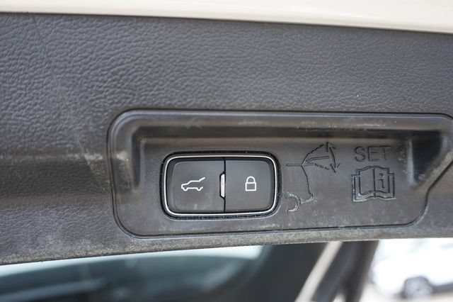 Used 2022 Ford Explorer XLT w/ Equipment Group 202A AWD/4WD image 9