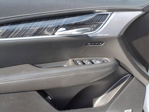Used 2024 Cadillac XT6 Premium Luxury image 19
