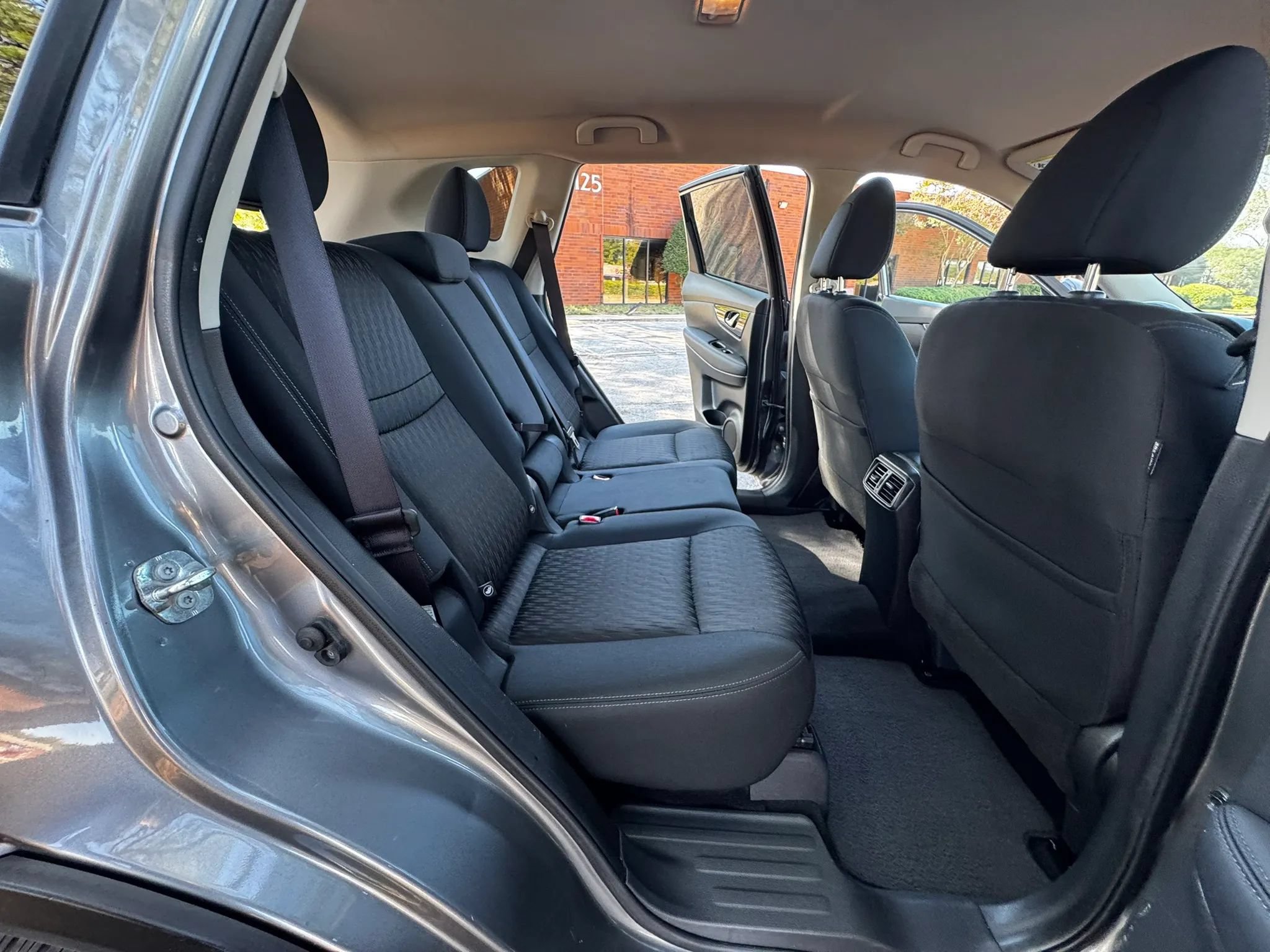 Used 2017 Nissan Rogue SV w/ SV Premium Package FWD image 24