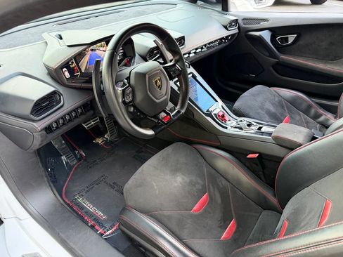 Used 2021 Lamborghini Huracan EVO RWD image 23