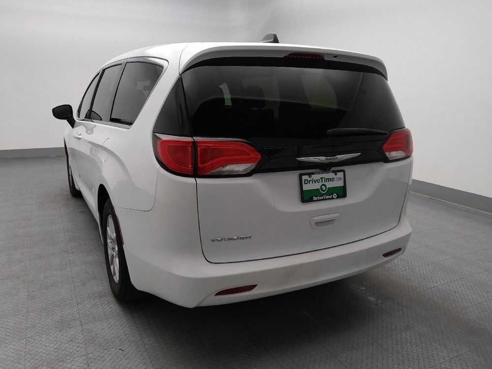 Used 2022 Chrysler Voyager LX FWD image 6