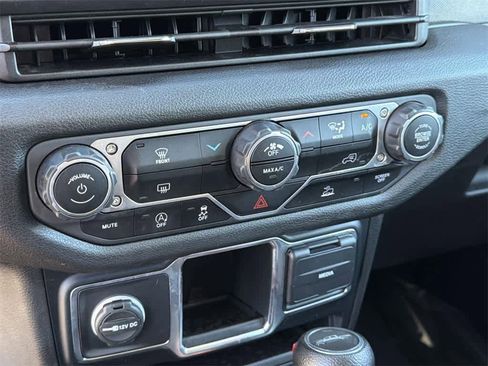 Used 2024 Jeep Gladiator Sport image 16