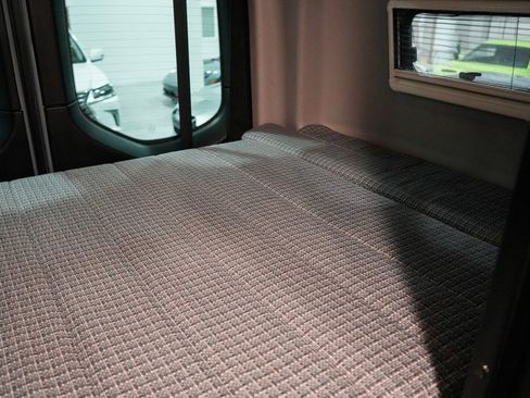 Used 2021 Mercedes-Benz Sprinter 2500 image 37