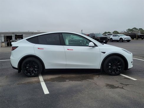 Used 2021 Tesla Model Y Long Range image 26