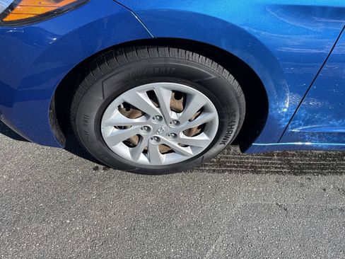 Used 2017 Hyundai Elantra SE image 12