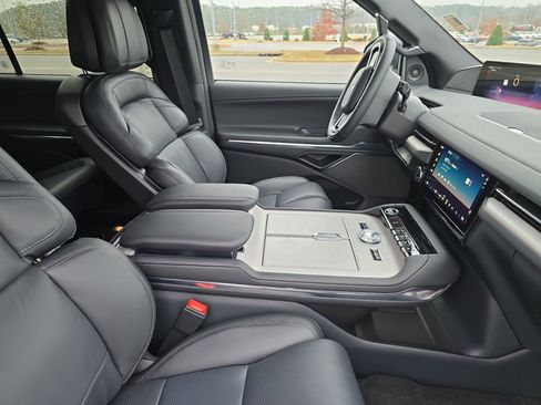New 2026 Lincoln Navigator L Reserve w/ Jet Appearance Package AWD/4WD image 10
