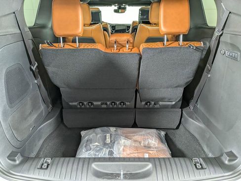 New 2026 Chrysler Pacifica Pinnacle w/ Trailer Tow Group AWD/4WD image 10
