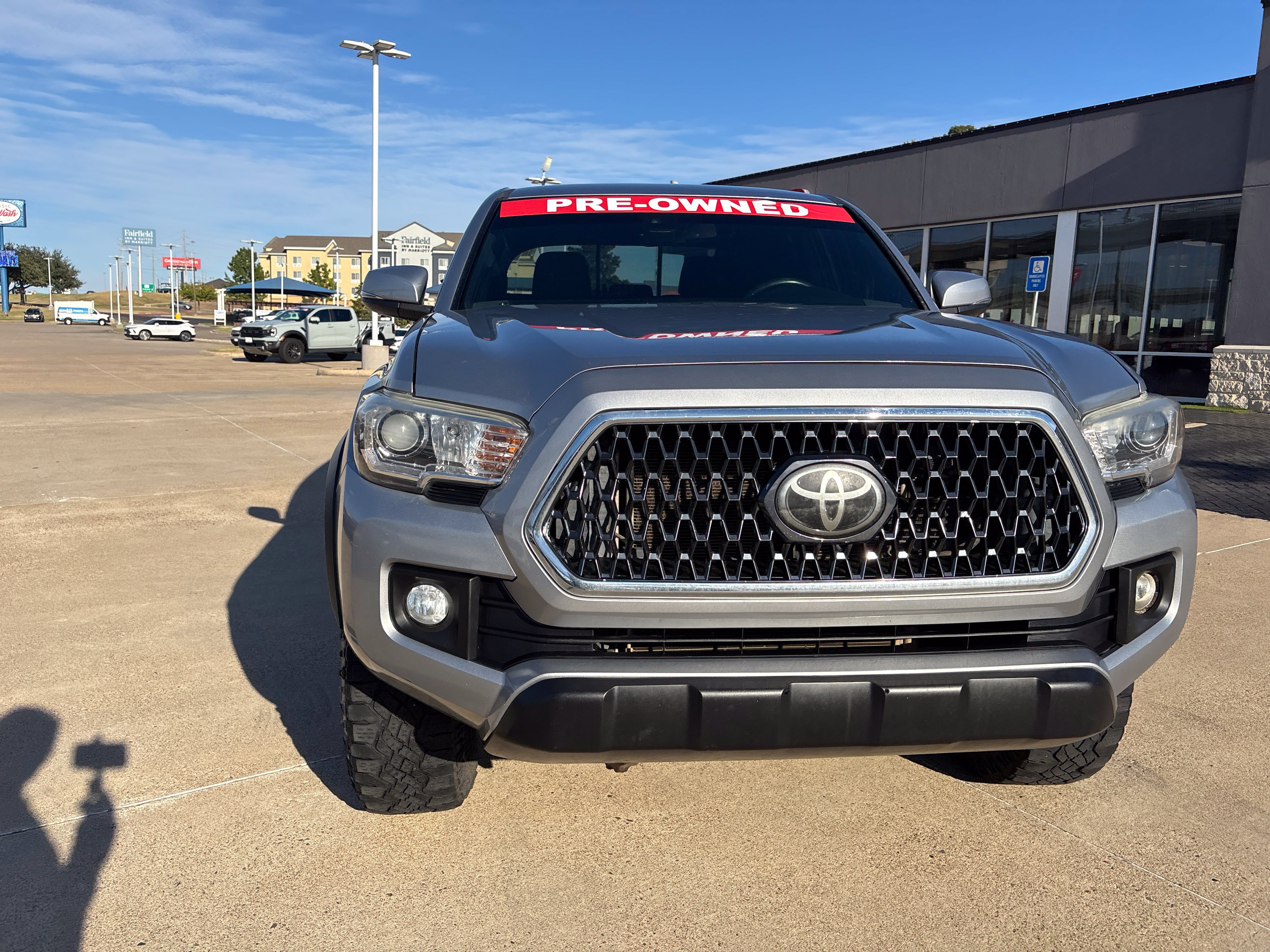 Used 2019 Toyota Tacoma TRD Off-Road w/ Technology Package AWD/4WD image 2