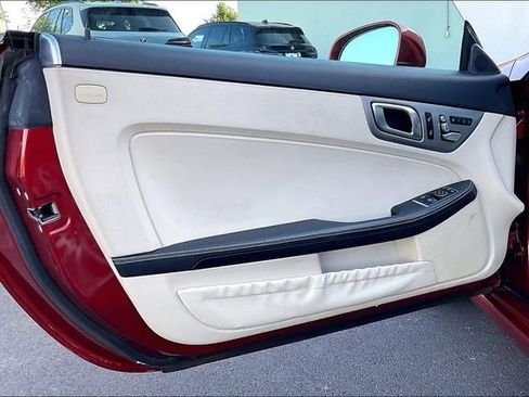 Used 2019 Mercedes-Benz SLC 300 image 21