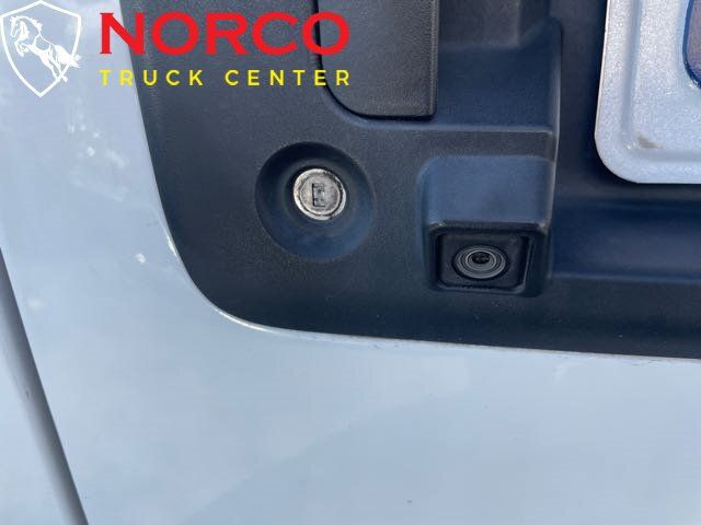 Used 2018 Chevrolet Express 2500 w/ Driver Convenience Package RWD image 16