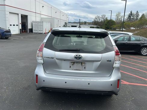 Used 2017 Toyota Prius V Three image 3