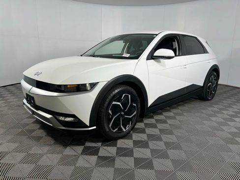 Used 2024 Hyundai Ioniq 5 SE image 3