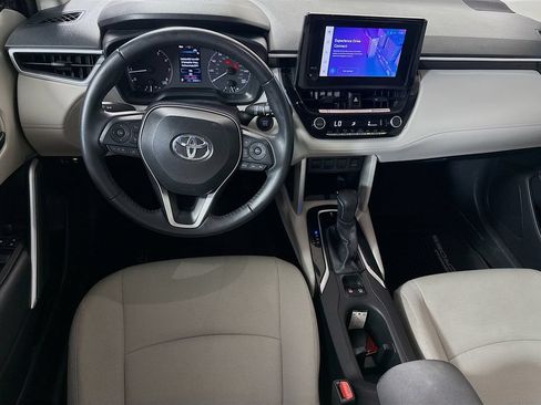 Certified 2025 Toyota Corolla Cross LE w/ Moonroof Package FWD image 23