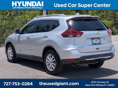Used 2018 Nissan Rogue SV w/ Premium Package FWD image 3