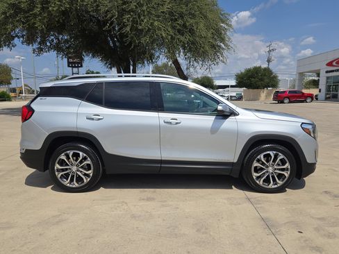 Certified 2020 GMC Terrain SLT w/ Preferred Package FWD image 2