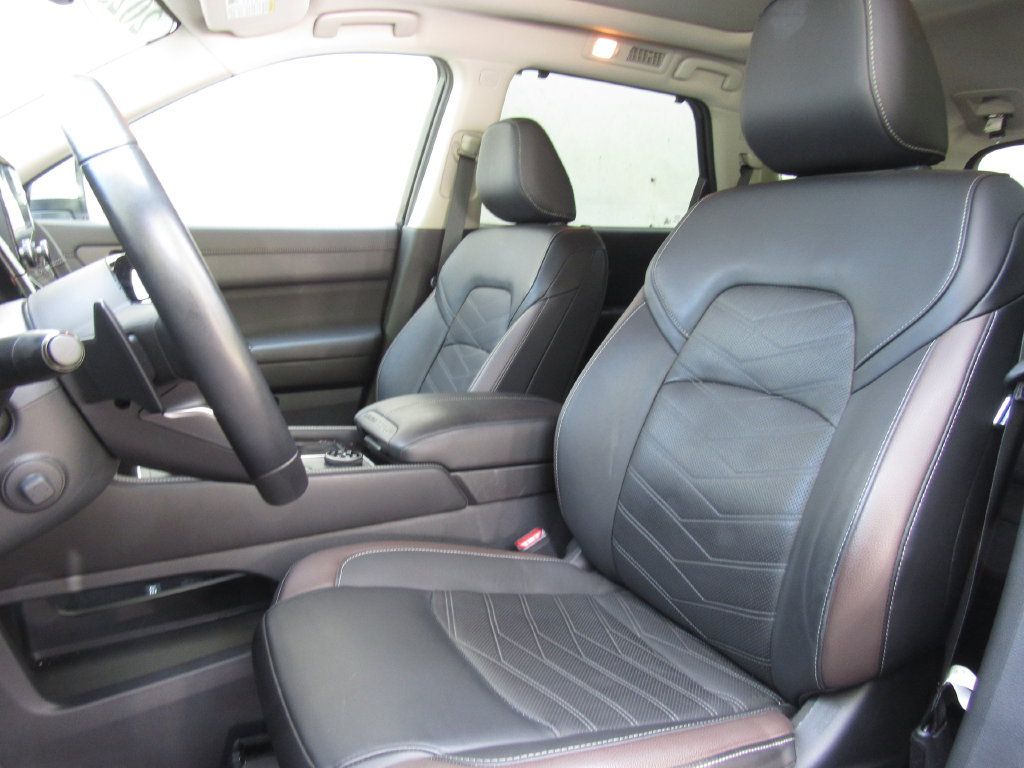 Used 2025 Nissan Pathfinder Platinum AWD/4WD image 11