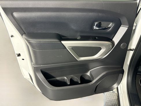Used 2019 Nissan Titan SL w/ Chrome Package AWD/4WD image 25