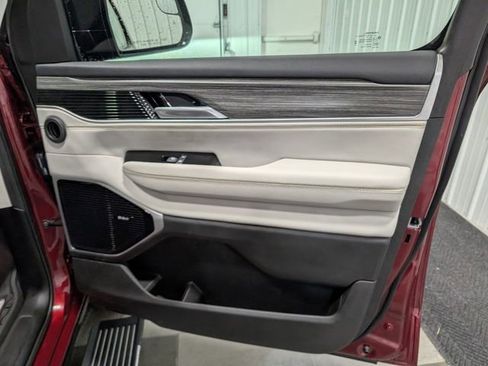 Used 2024 Jeep Wagoneer L Series III w/ Premium Group I image 29