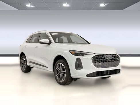 Used 2025 Audi Q5 Premium w/ Convenience Package image 7