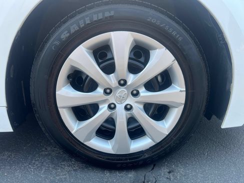 Used 2024 Toyota Corolla LE FWD image 31
