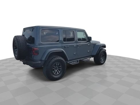 Used 2025 Jeep Wrangler Unlimited Rubicon AWD/4WD image 8