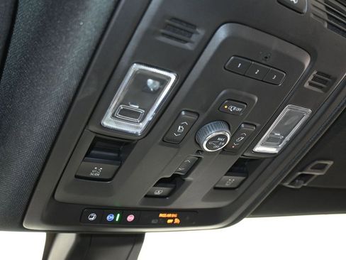 Used 2022 GMC Yukon Denali w/ Denali Premium Package image 30