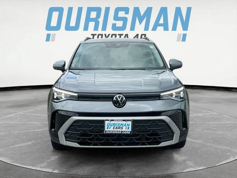 Used 2025 Volkswagen Taos SE FWD image 2