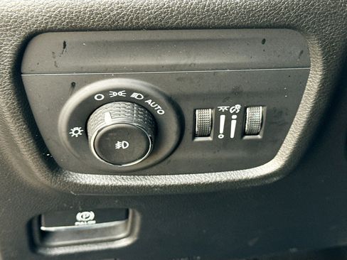 Used 2024 Jeep Grand Cherokee L Limited w/ Luxury Tech Group II image 36