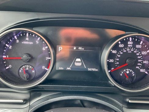 Used 2024 Kia Carnival LX image 14