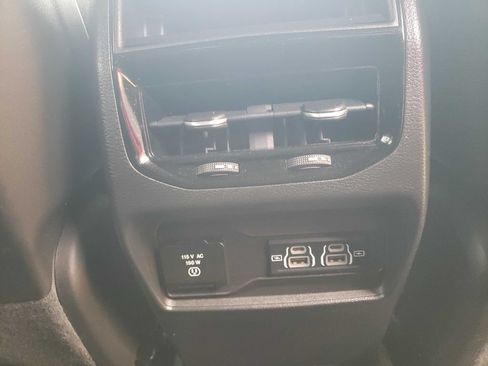 Used 2023 Jeep Grand Cherokee Altitude AWD/4WD image 25