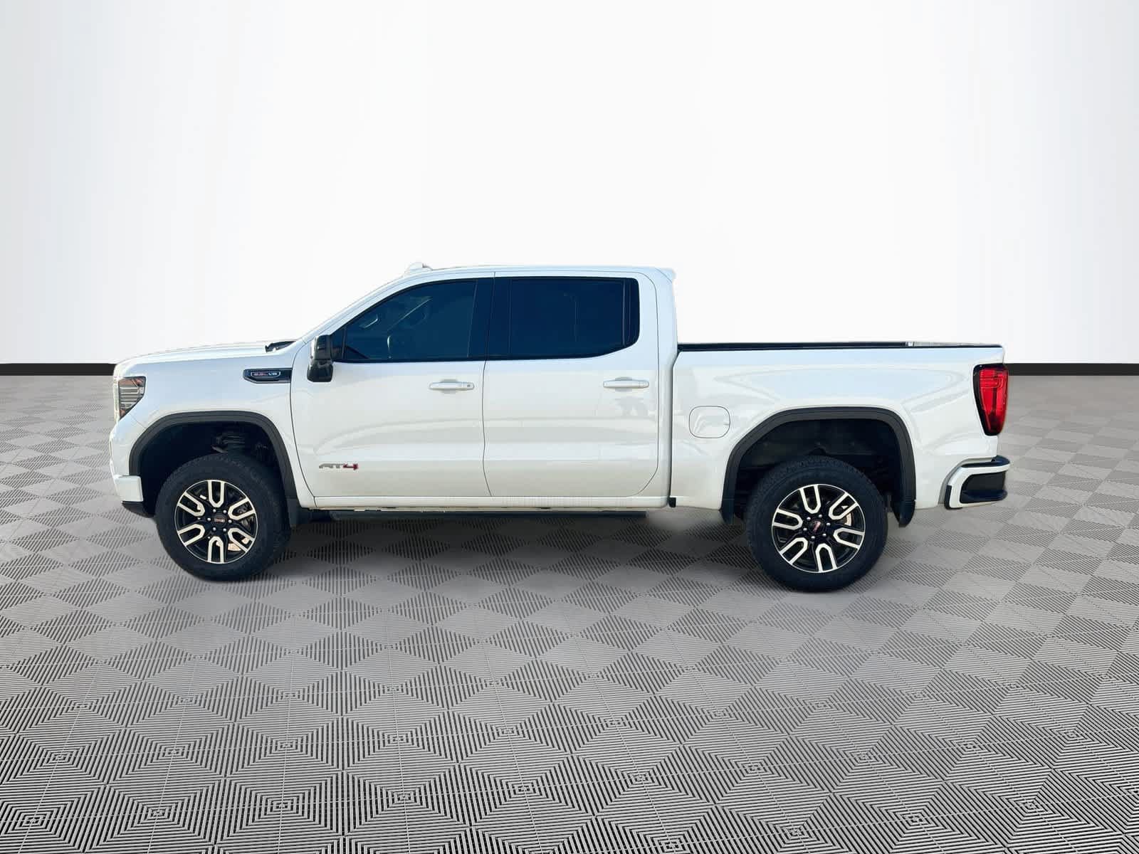Used 2023 GMC Sierra 1500 AT4 w/ Technology Package AWD/4WD image 8