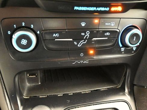 Used 2018 Ford Focus SE image 17