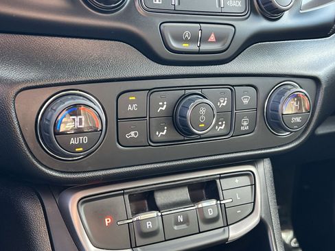 Used 2023 GMC Terrain AT4 image 20