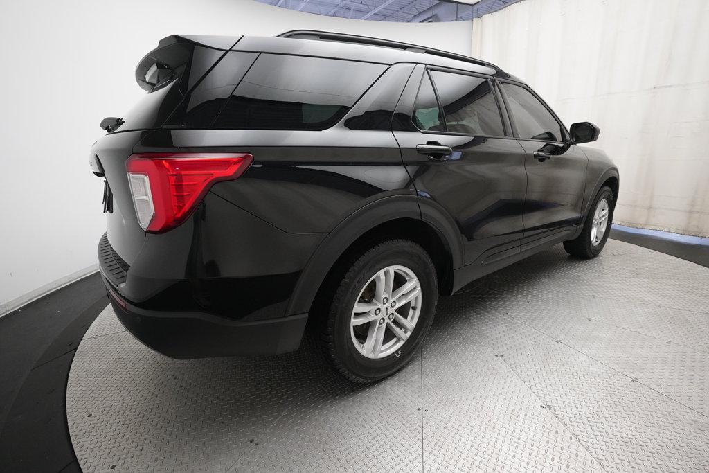 Used 2023 Ford Explorer XLT AWD/4WD image 35