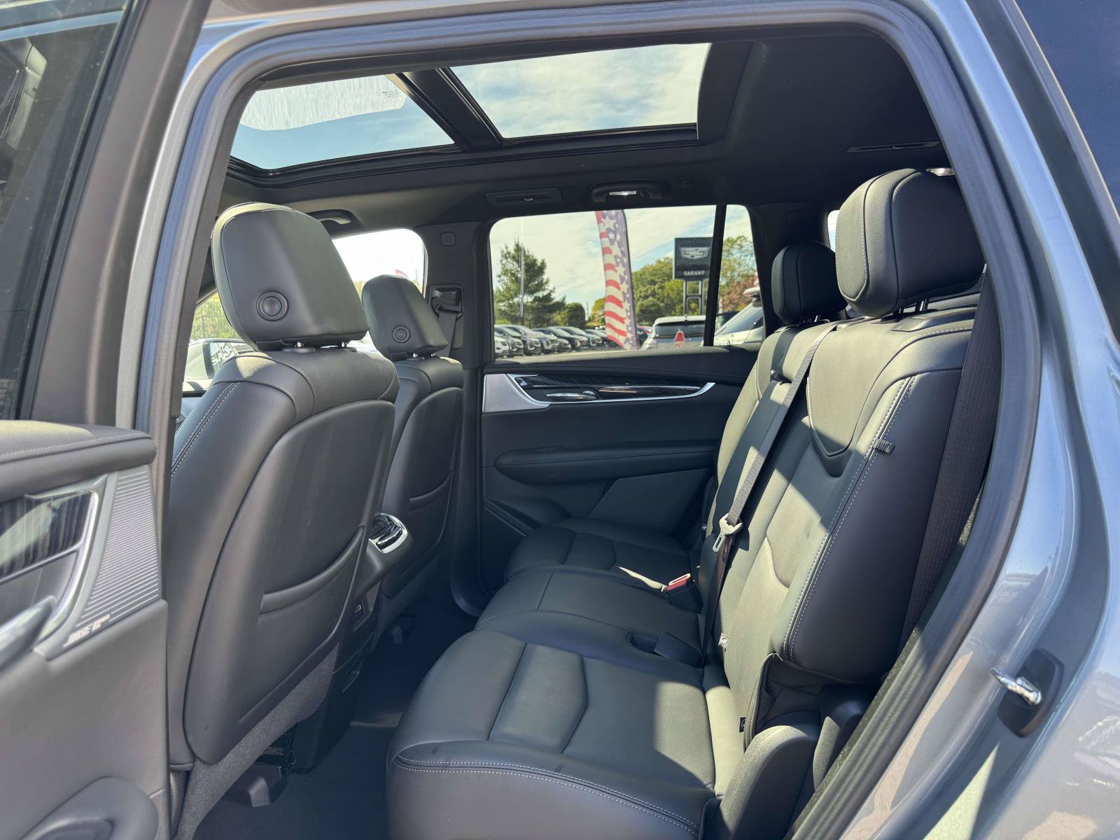 Used 2023 Cadillac XT6 Premium Luxury w/ Technology Package AWD/4WD image 11